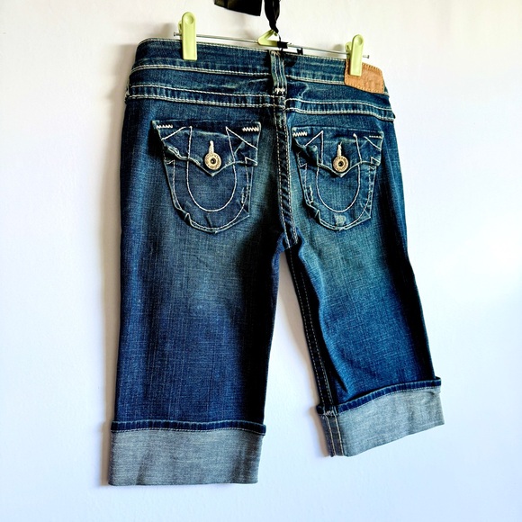 True Religion USA Made Capri Jeans Bermudas Size 28 Y2K Vintage Dark Wash Cuffed - Picture 1 of 15